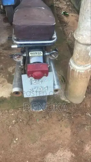 Honda CD125 1999 Motorbike (Used)