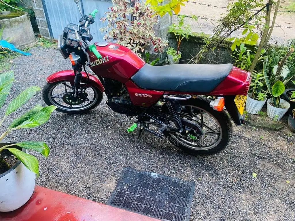 Suzuki GS125 1997 Motorbike (Used)
