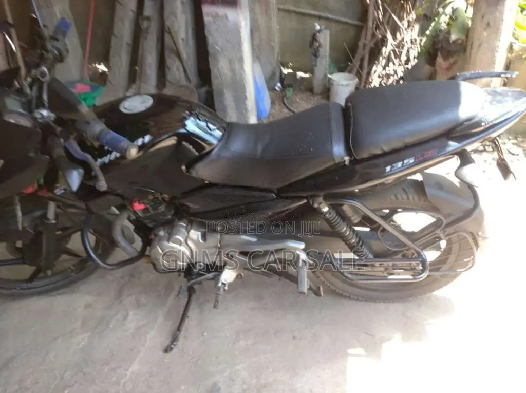 Bajaj Pulsar 2011 motorcycle (Used)