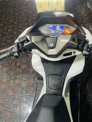 Honda Pcx 2025 Motorbike (Used)