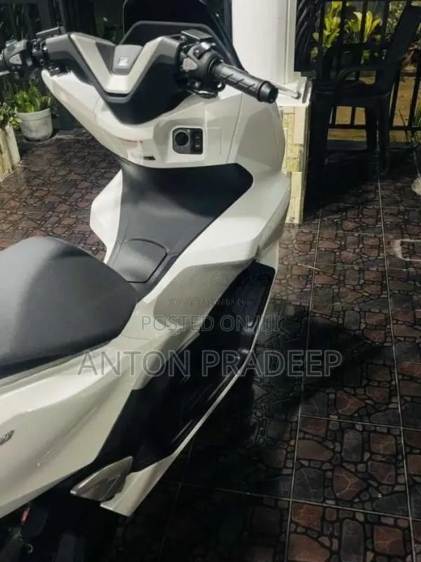 Honda Pcx 2025 Motorbike (Used)