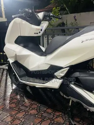 Honda Pcx 2025 Motorbike (Used)