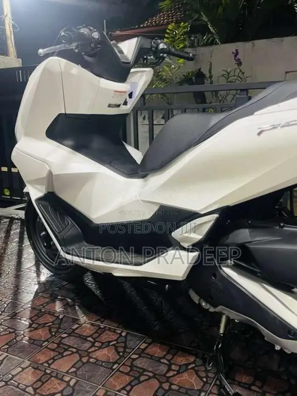 Honda Pcx 2025 Motorbike (Used)