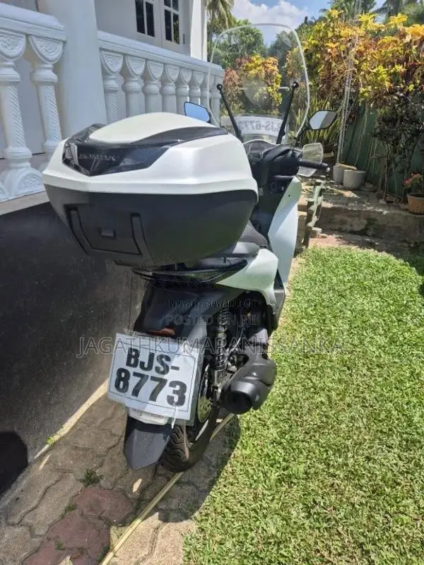 Honda SH 150 2025 Motorbike (Used)