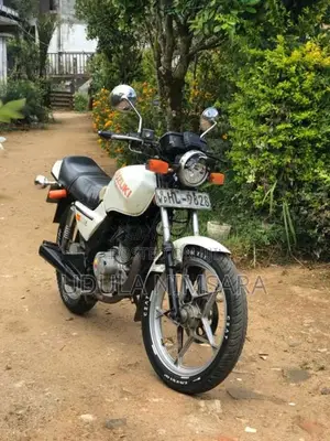 Suzuki GS125 2000 Motorbike (Used)