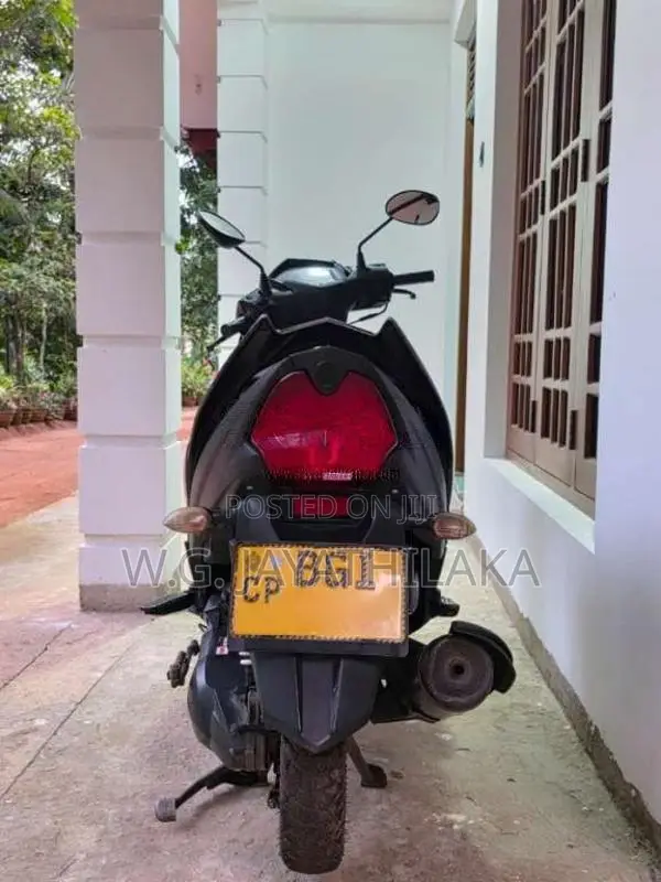 Yamaha Zr 2018 Motorbike (Used)