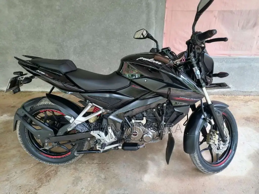 Bajaj Pulsar N150 2017 Motorbike (Used)
