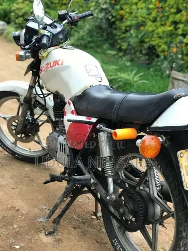 Suzuki GS125 2000 Motorbike (Used)