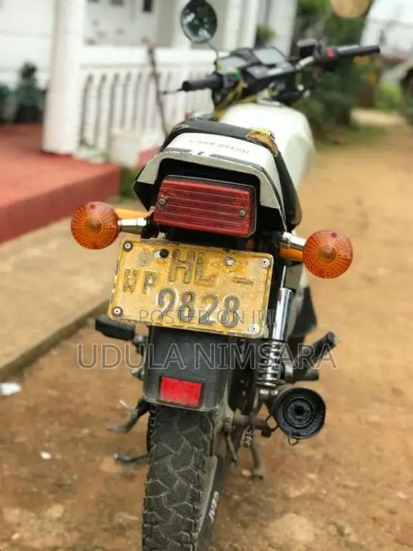 Suzuki GS125 2000 Motorbike (Used)