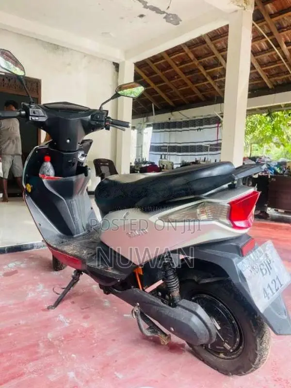 KMC SOLID Electric 2025 Motorbike (Used)