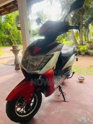 KMC SOLID Electric 2025 Motorbike (Used)