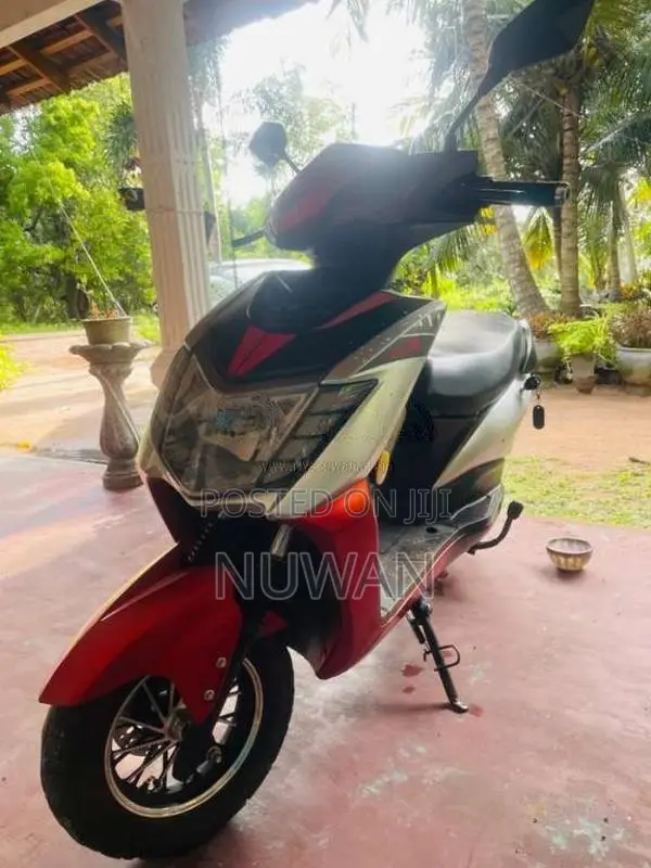 KMC SOLID Electric 2025 Motorbike (Used)