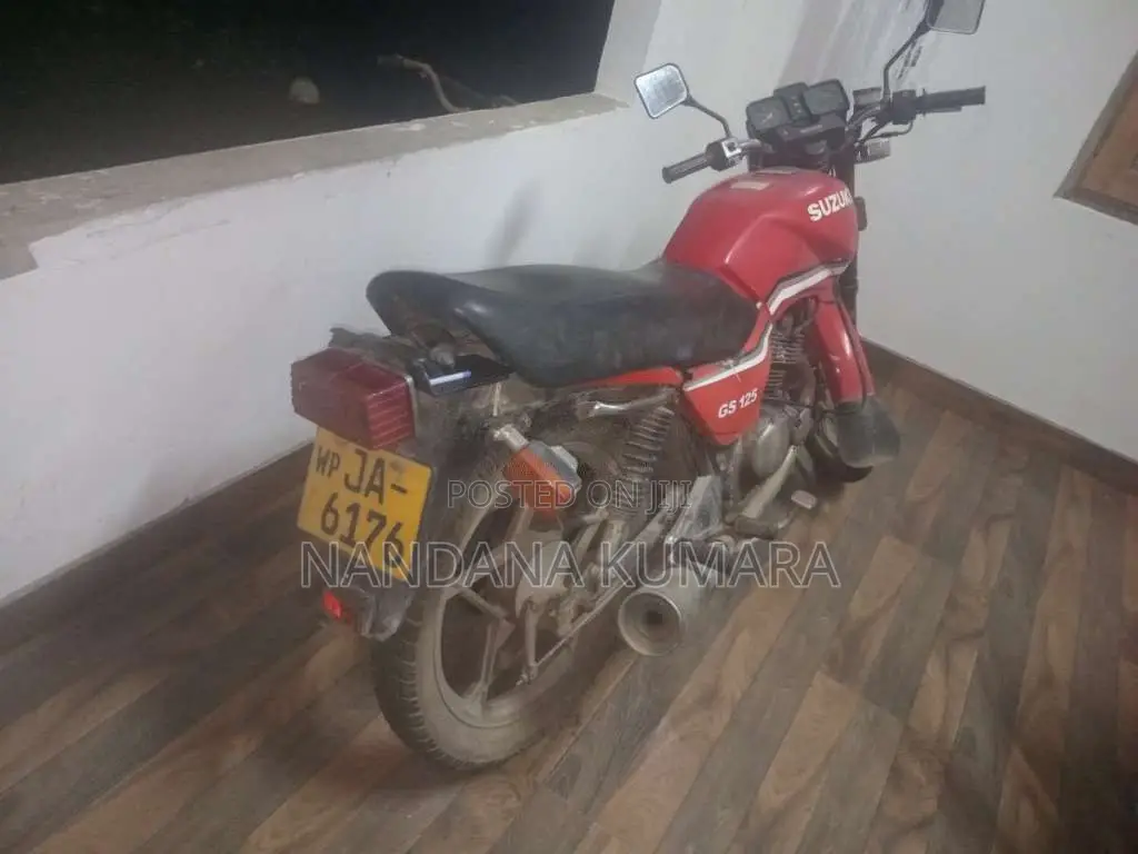 Suzuki GS125 2000 Motorbike (Used)