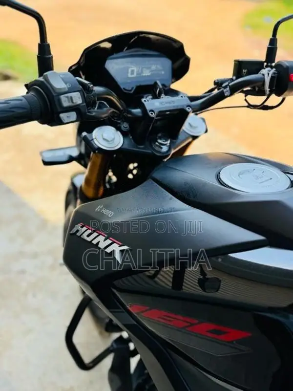 Hero Hunk 160 R 4V 2025 Motorbike (Used)