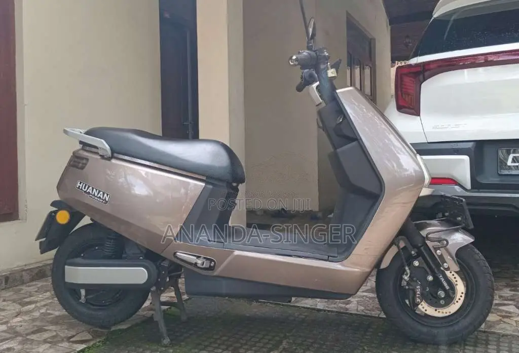 Yadea HUWANAN Epoc 2022 Motorbike (Used)