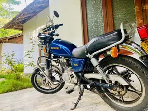 Suzuki GN125 2000 Motorbike (Used)