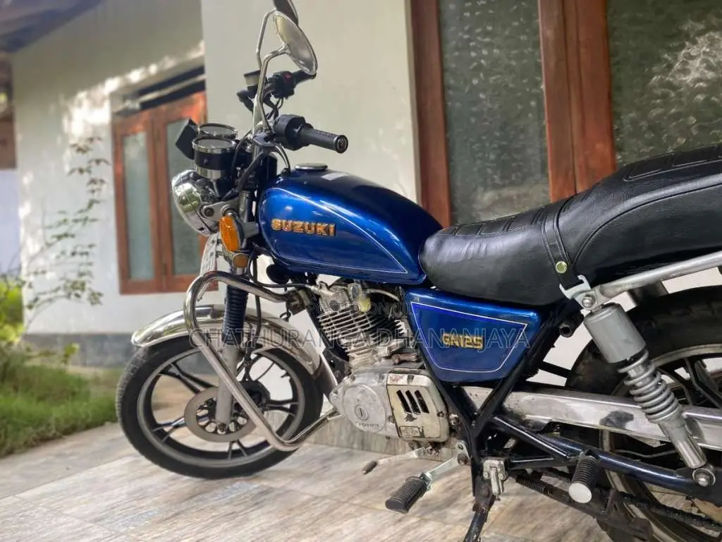 Suzuki GN125 2000 Motorbike (Used)