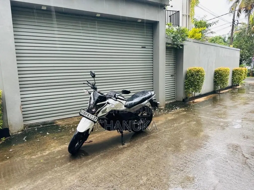 Honda Cb Hornet 2016 Motorbike (Used)