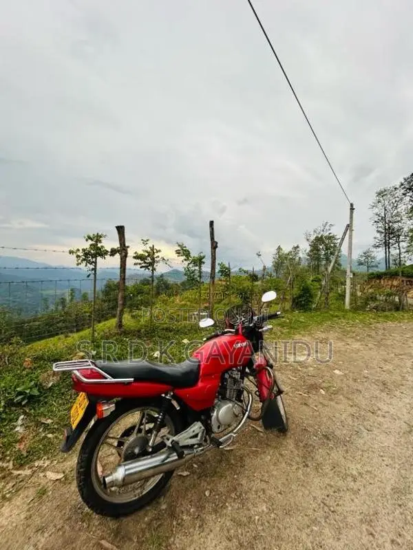 Suzuki GS125 2004 Motorbike (Used)