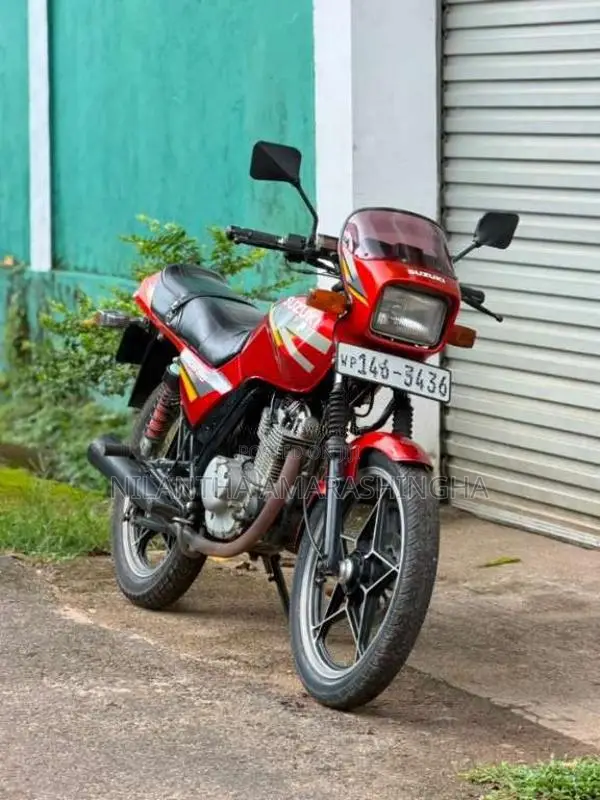 Suzuki GS125 1997 Motorbike (Used)