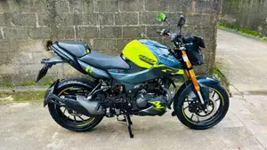 Hero Hunk 160R 2025 Motorbike (Used)