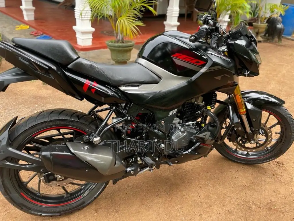 Hero Hunk160 4v 2025 Motorbike (Used)
