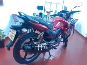 Hero Hunk 2015 Motorbike (Used)