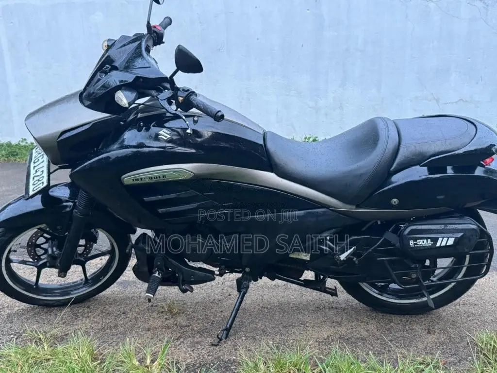 Suzuki Intruder 2017 Motorbike (Used)