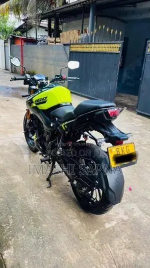 Hero Hunk 160R 2025 Motorbike (Used)