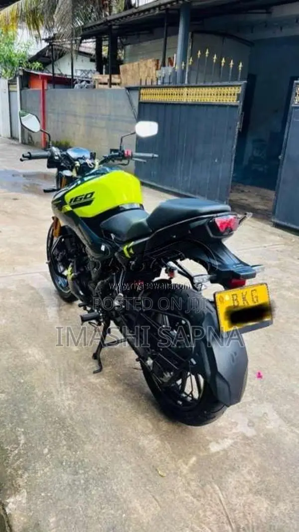 Hero Hunk 160R 2025 Motorbike (Used)