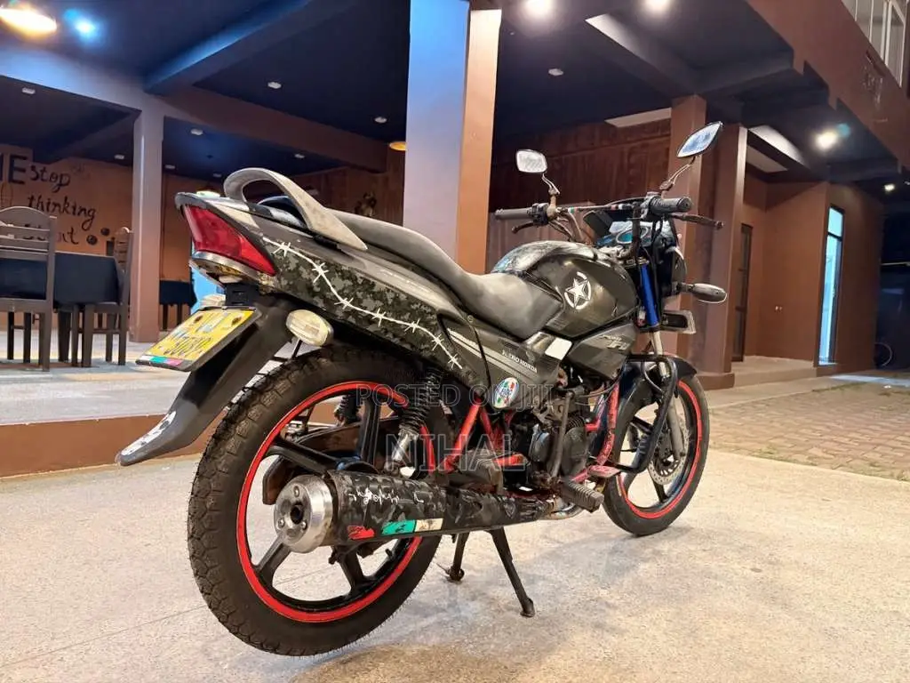 Hero-Honda Glamour 2010 Motorbike (Used)
