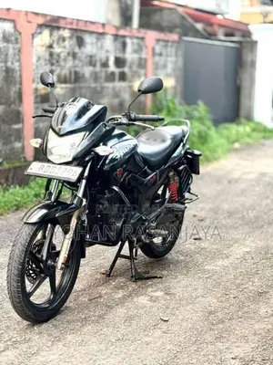 Hero Hunk 2016 Motorbike (Used)