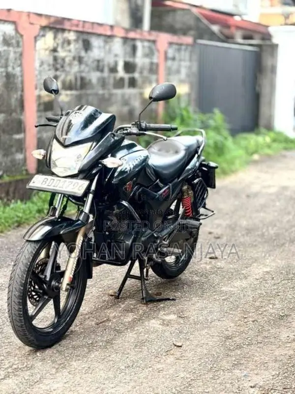 Hero Hunk 2016 Motorbike (Used)