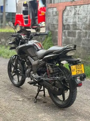 Hero Hunk 2016 Motorbike (Used)