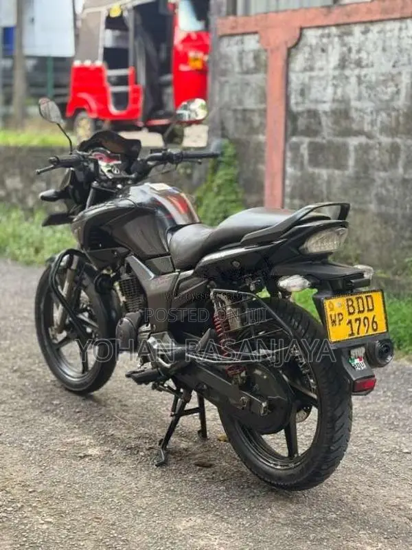 Hero Hunk 2016 Motorbike (Used)