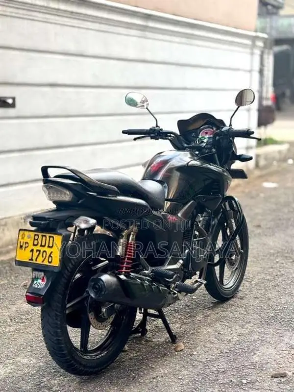 Hero Hunk 2016 Motorbike (Used)