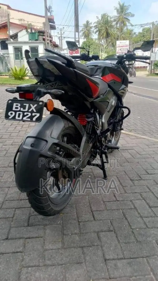 Bajaj Pulsar NS200 2025 Motorbike (Used)