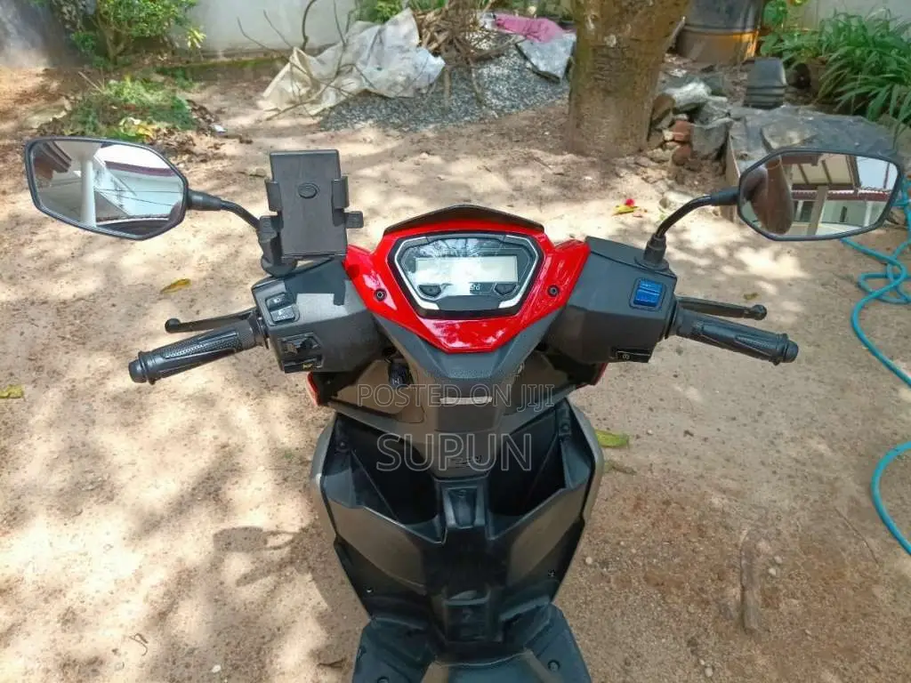 Hero Zoom 2025 Motorbike (Used)