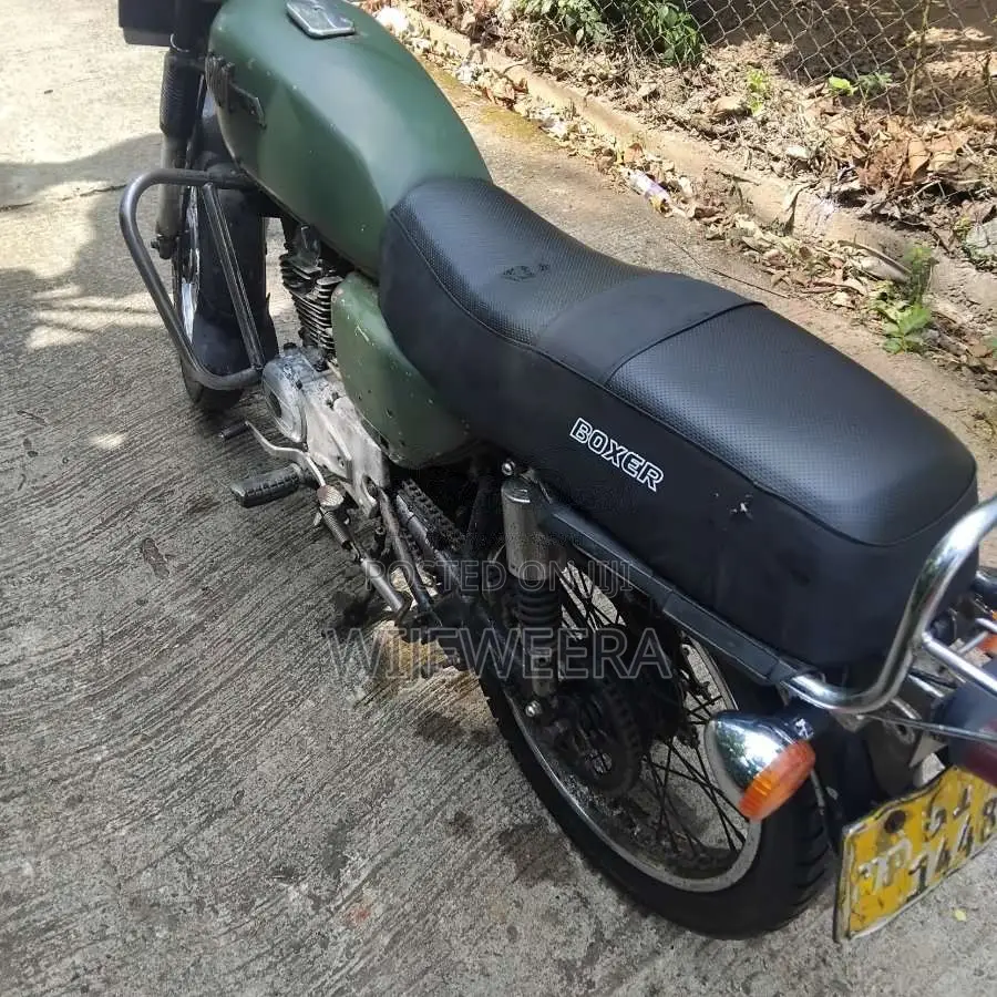 Bajaj Boxer 2002 Motorbike (Used)