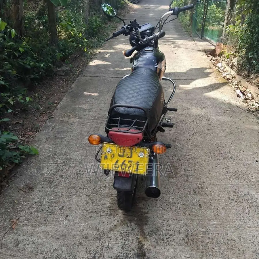 Bajaj Boxer 2008 Motorbike (Used)