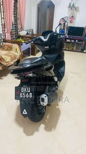 Honda Pcx 2025 Motorbike (Used)