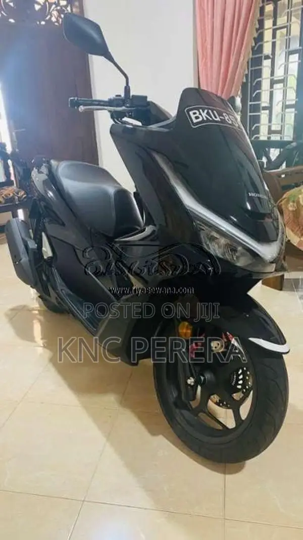 Honda Pcx 2025 Motorbike (Used)