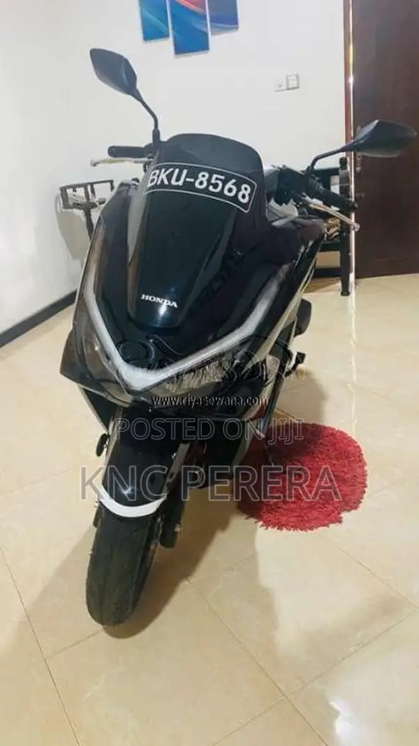 Honda Pcx 2025 Motorbike (Used)
