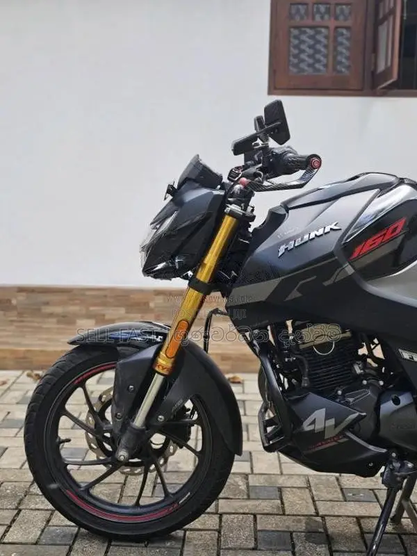 Hero Hunk 2025 Motorbike (Used)