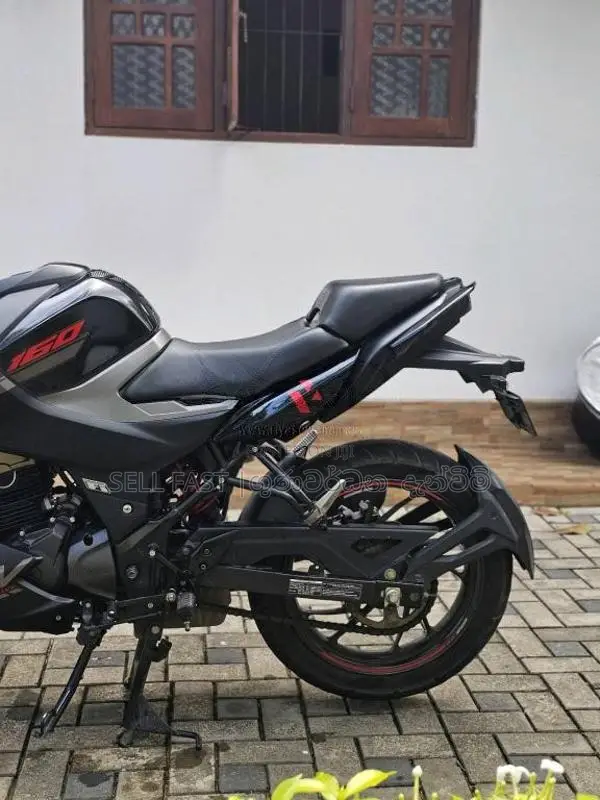 Hero Hunk 2025 Motorbike (Used)
