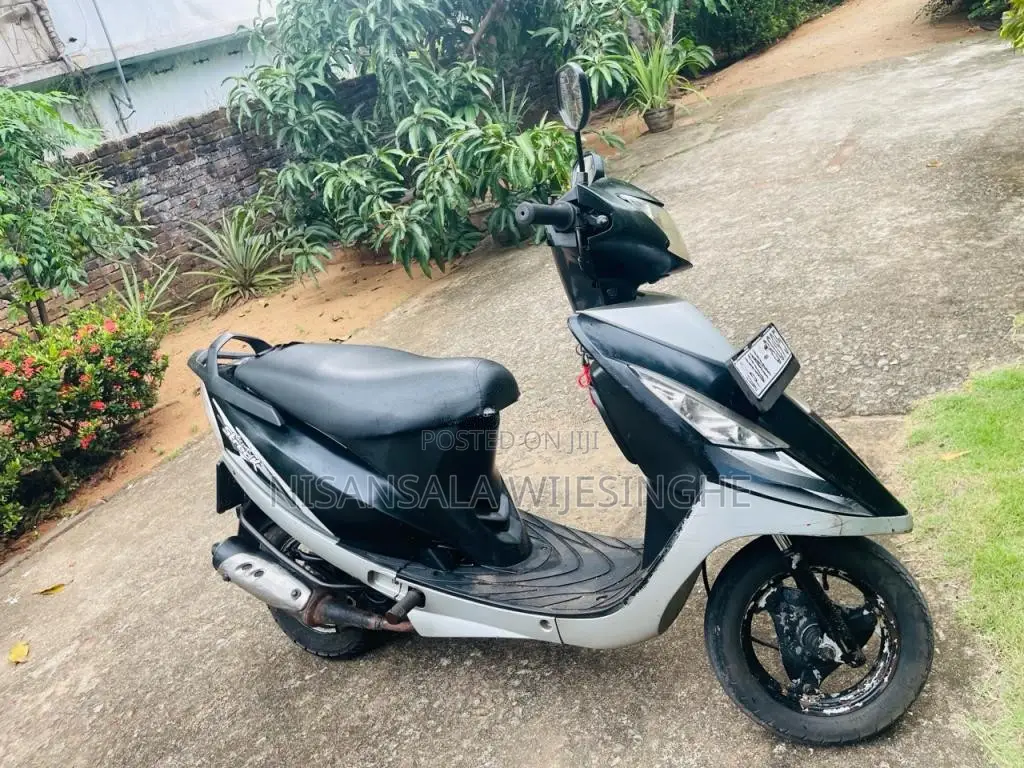 TVS Scooty Streak 2010 Motorbike (Used)