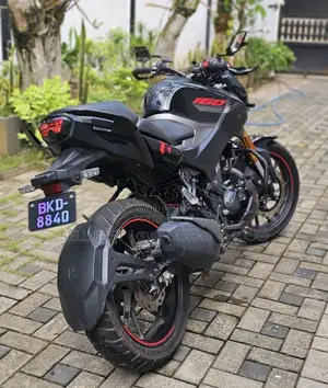 Hero Hunk 2025 Motorbike (Used)