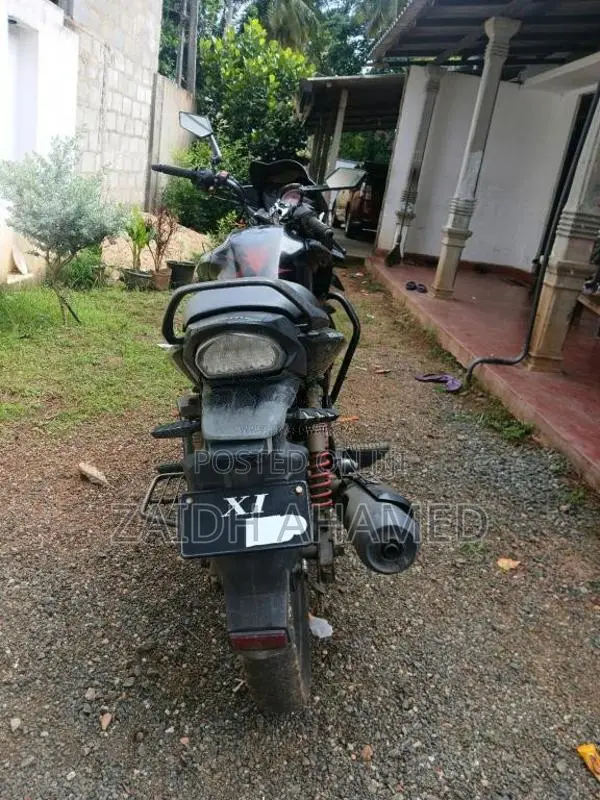 Hero-Honda Hunk 2011 Motorbike (Used)