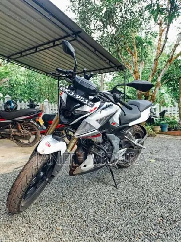 Bajaj Pulsar N160 Premium 2025 Motorbike (Used)