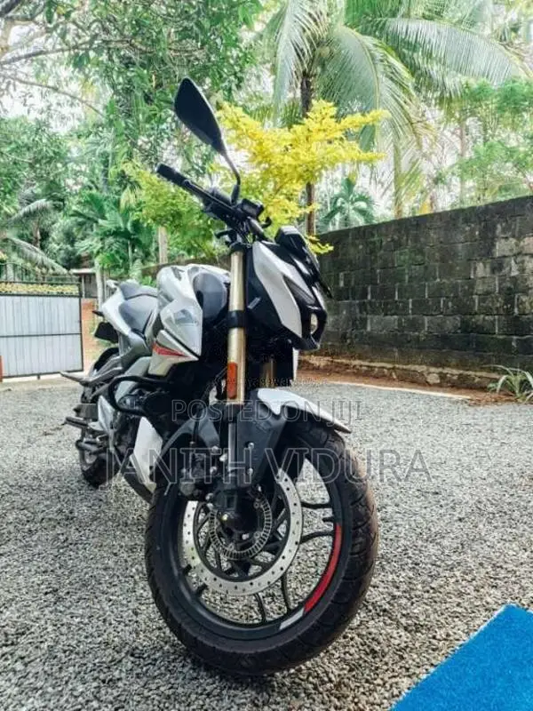 Bajaj Pulsar N160 Premium 2025 Motorbike (Used)